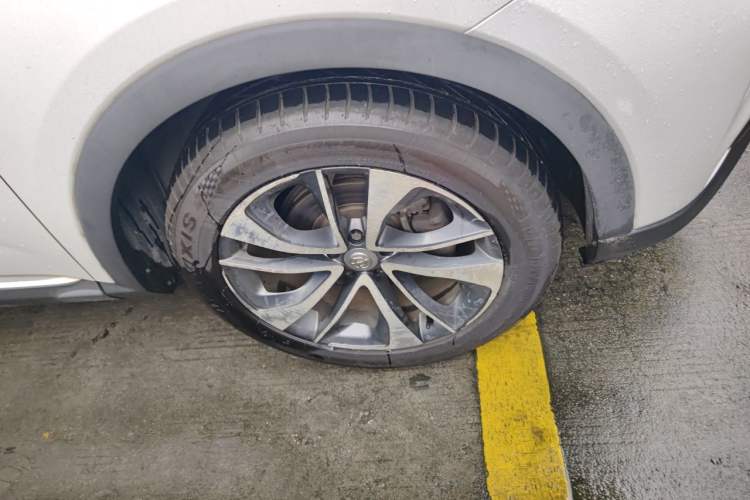 Used Brilliance V7 2018 280T DCT Luxury Model 5 Seats Right Front Wheel Hub