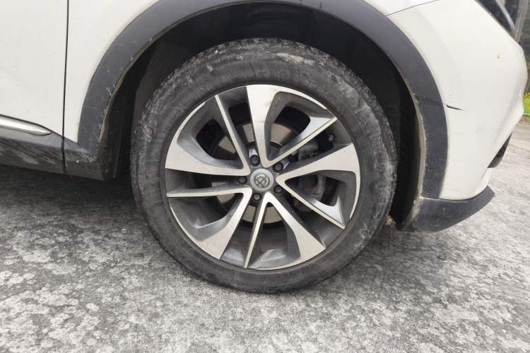 Used Brilliance V7 2018 280T Manual Luxury 5-Seater Right Front Wheel Hub