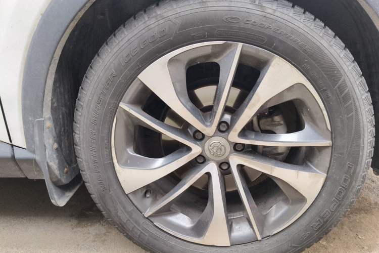 Used Brilliance V7 2018 280T DCT Flagship 5-Seater Right Front Wheel Hub