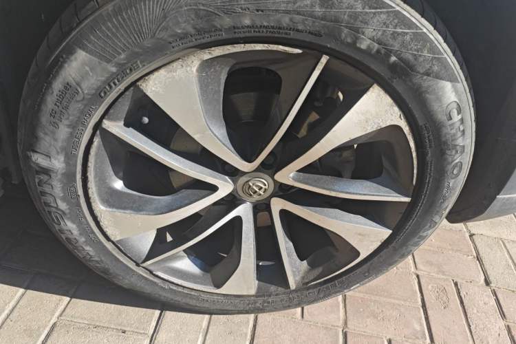 Used Brilliance V7 2018 280T DCT Luxury Model 5 Seats Right Front Wheel Hub