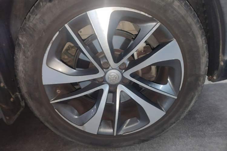 Used Brilliance V7 2018 280T DCT Prestige 5-Seater Right Front Wheel Hub