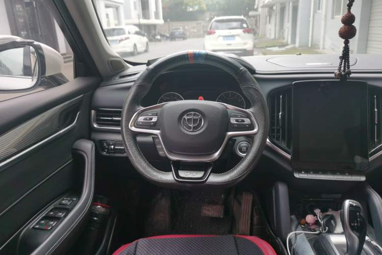 Used Brilliance V7 2018 280T DCT Luxury Model 5 Seats Steering Wheel