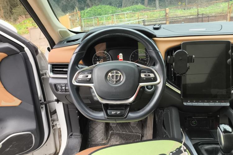 Used Brilliance V7 2018 280T Manual Luxury 5-Seater Steering Wheel