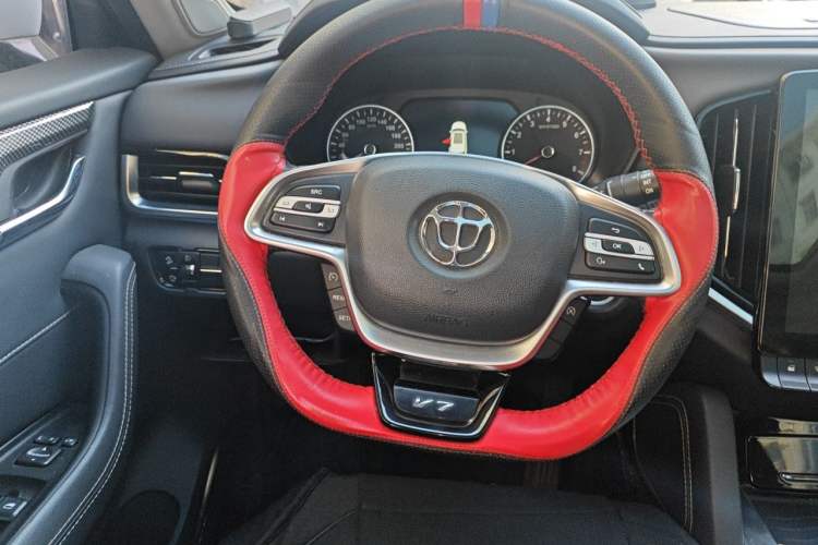 Used Brilliance V7 2018 280T DCT Luxury Model 5 Seats Steering Wheel