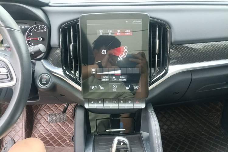 Used Brilliance V7 2019 300T Automatic Luxury 7-Seater Audio And AC Panel