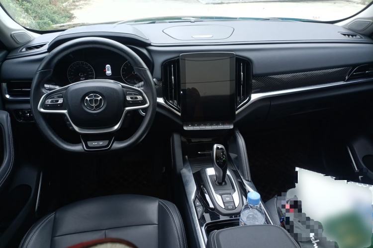 Used Brilliance V7 2019 300T Automatic Luxury 7-Seater Center Console