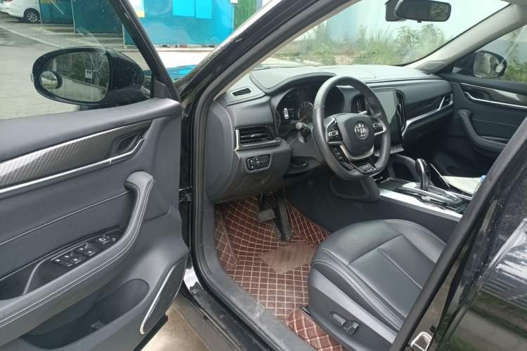 Used Brilliance V7 2019 300T Automatic Luxury 7-Seater Driver Seat