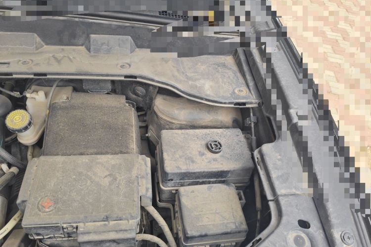 Used Brilliance V7 2019 300T Automatic Luxury 5-Seater Engine Bay Left