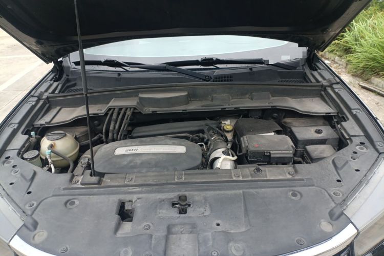 Used Brilliance V7 2019 300T Automatic Luxury 7-Seater Engine Bay