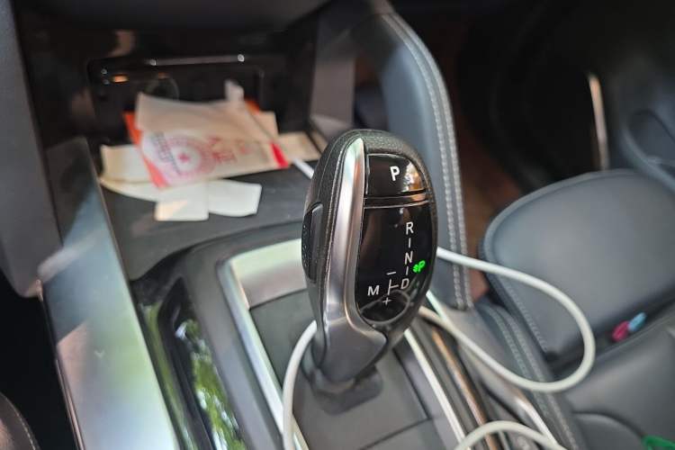 Used Brilliance V7 2019 300T Automatic Flagship Model 5 Seats Gear Lever