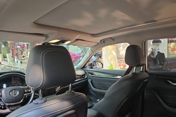 Used Brilliance V7 2019 300T Automatic Flagship Model 5 Seats Headliner