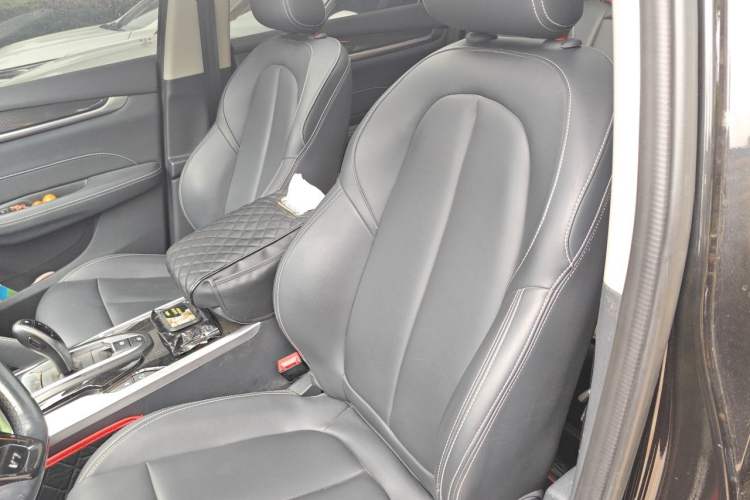 Used Brilliance V7 2019 300T Automatic Luxury 5-Seater Left Front Seat