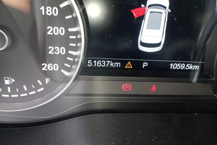 Used Brilliance V7 2019 300T Automatic Luxury 7-Seater Odometer Close Up