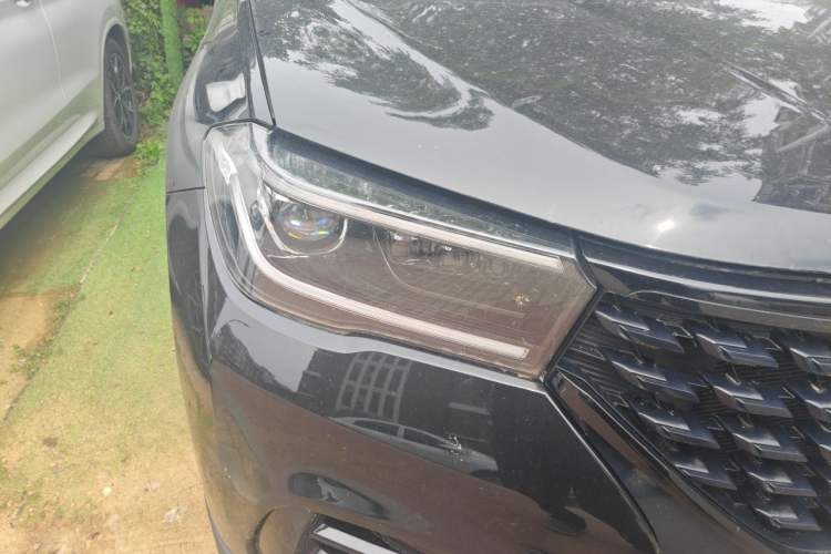 Used Brilliance V7 2019 300T Automatic Luxury 5-Seater Right Front Headlight