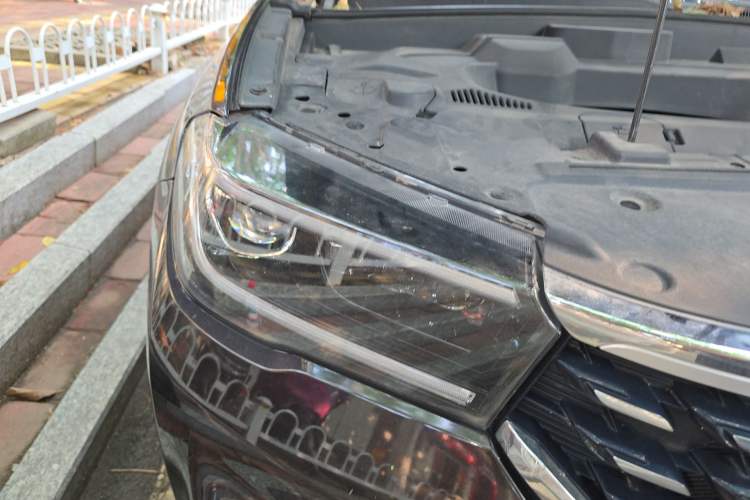 Used Brilliance V7 2019 300T Automatic Flagship Model 5 Seats Right Front Headlight