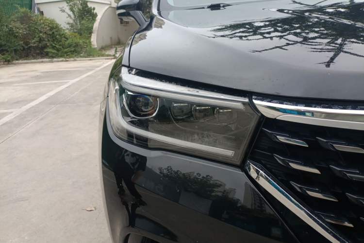 Used Brilliance V7 2019 300T Automatic Luxury 7-Seater Right Front Headlight