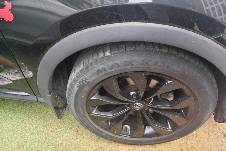 Used Brilliance V7 2019 300T Automatic Luxury 5-Seater Right Front Wheel Hub