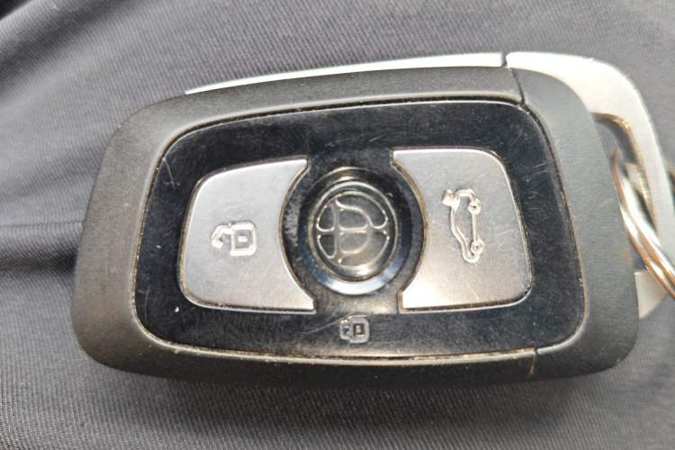 Used Brilliance V7 2019 300T Automatic Luxury 5-Seater Vehicle Key