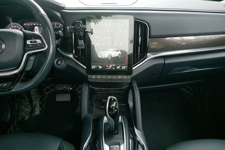 Used Brilliance V7 2019 300T Automatic Luxury 5-Seater Audio And AC Panel