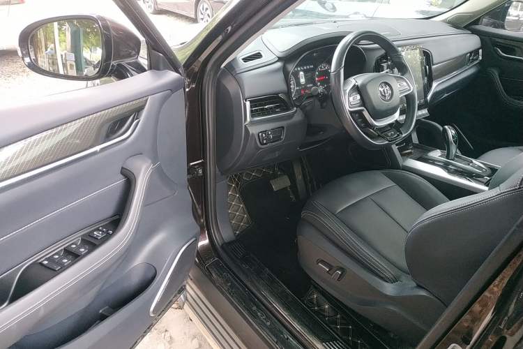 Used Brilliance V7 2019 300T Automatic Luxury 5-Seater Driver Seat