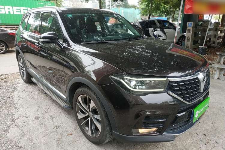 Used Brilliance V7 2019 300T Automatic Luxury 5-Seater Front Right 45 Deg