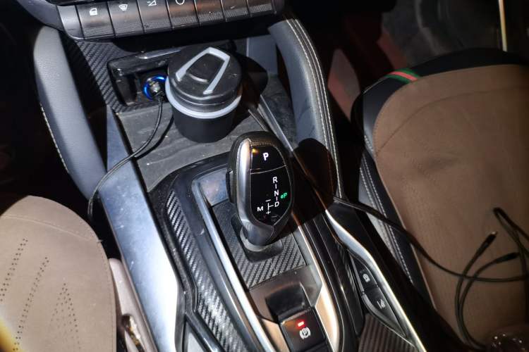 Used Brilliance V7 2019 300T Automatic Flagship Model 5 Seats Gear Lever