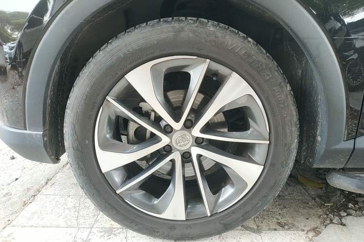 Used Brilliance V7 2019 300T Automatic Luxury 5-Seater Left Front Wheel Hub