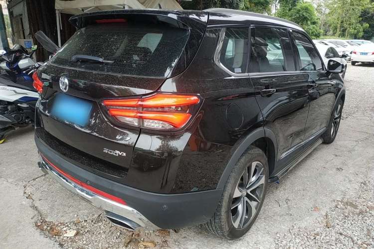 Used Brilliance V7 2019 300T Automatic Luxury 5-Seater Rear Right 45 Deg