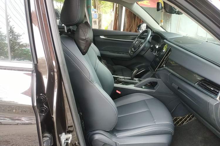 Used Brilliance V7 2019 300T Automatic Luxury 5-Seater Right Front Seat