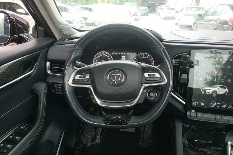 Used Brilliance V7 2019 300T Automatic Luxury 5-Seater Steering Wheel