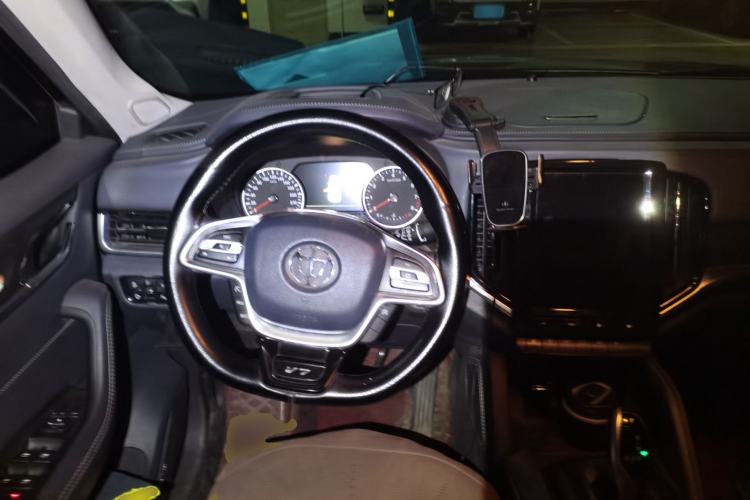 Used Brilliance V7 2019 300T Automatic Flagship Model 5 Seats Steering Wheel