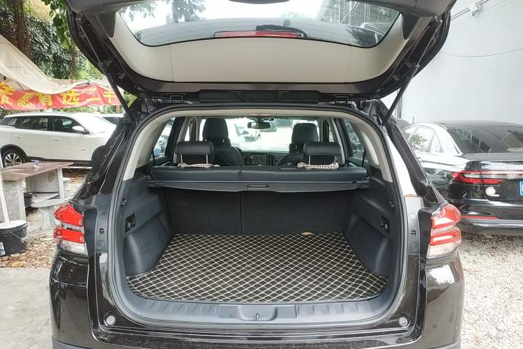 Used Brilliance V7 2019 300T Automatic Luxury 5-Seater Trunk