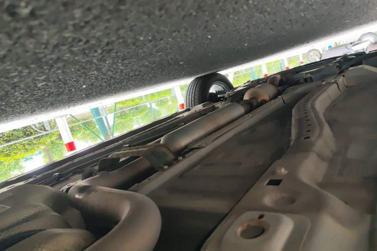 Used Brilliance V7 2019 300T Automatic Prestige 5-Seater Chassis Rear Left
