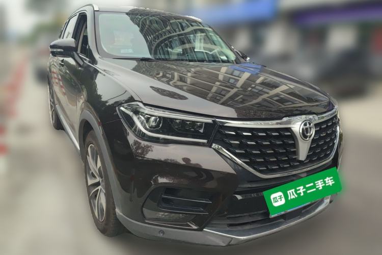 Used Brilliance V7 2019 300T Automatic Prestige 5-Seater Front Right 45 Deg