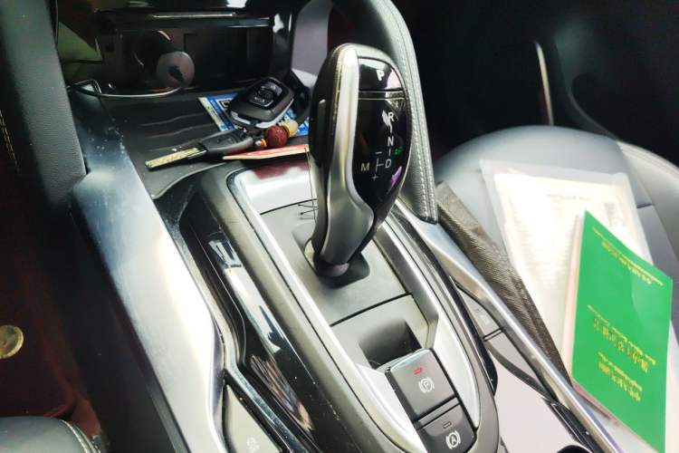 Used Brilliance V7 2019 300T Automatic Prestige 5-Seater Gear Lever