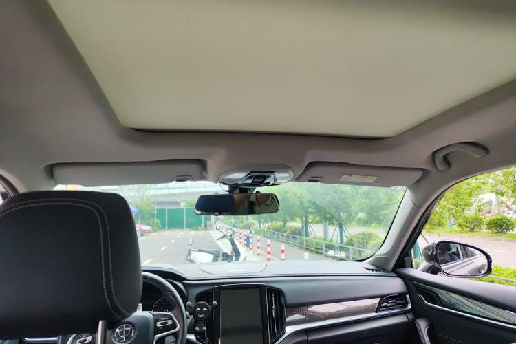 Used Brilliance V7 2019 300T Automatic Prestige 5-Seater Headliner
