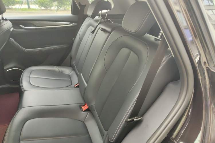 Used Brilliance V7 2019 300T Automatic Prestige 5-Seater Left Rear Seat