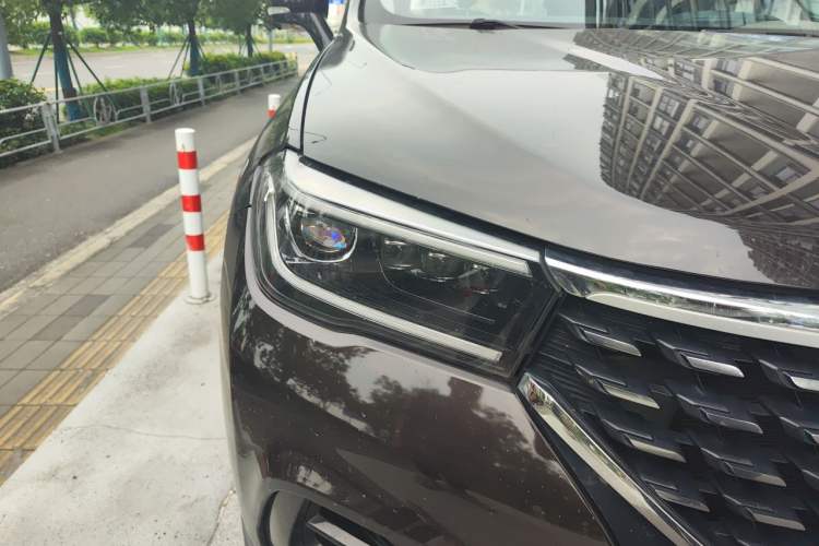 Used Brilliance V7 2019 300T Automatic Prestige 5-Seater Right Front Headlight