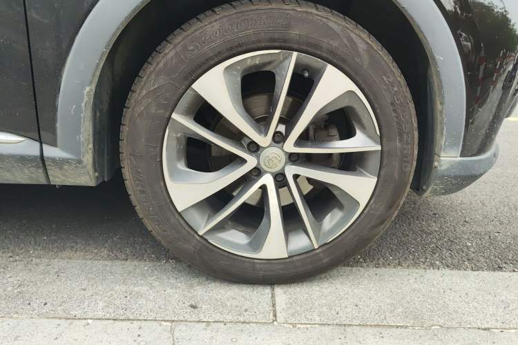 Used Brilliance V7 2019 300T Automatic Prestige 5-Seater Right Front Wheel Hub