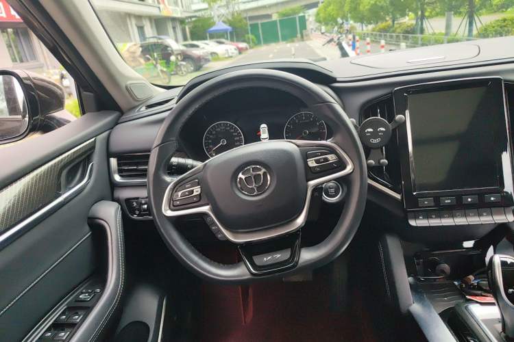 Used Brilliance V7 2019 300T Automatic Prestige 5-Seater Steering Wheel