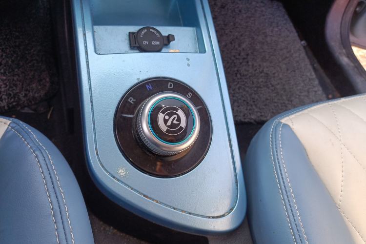 Used Brilliance Xinri i03 2021 318 km 31.45 kWh Gear Lever