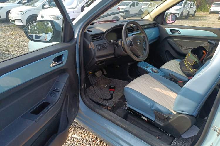 Used Brilliance Xinri i03 2021 318 km 31.45 kWh Interior 2