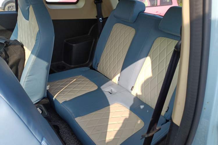 Used Brilliance Xinri i03 2021 318 km 31.45 kWh Interior 3