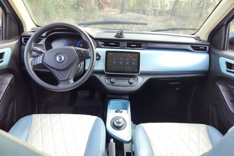 Used Brilliance Xinri i03 2021 318 km 31.45 kWh Interior 4