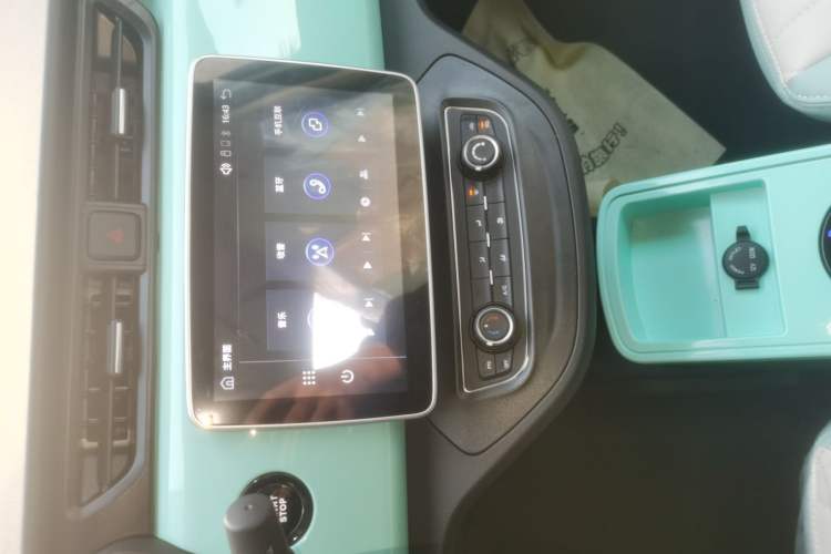 Used Brilliance Xinri i03 2022 Youth Edition 31.45 kWh Audio And AC Panel