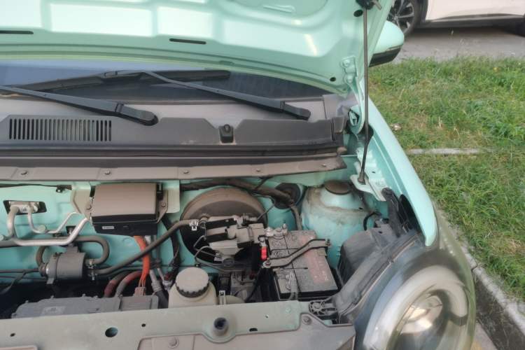 Used Brilliance Xinri i03 2022 Youth Edition 31.45 kWh Engine Bay Left