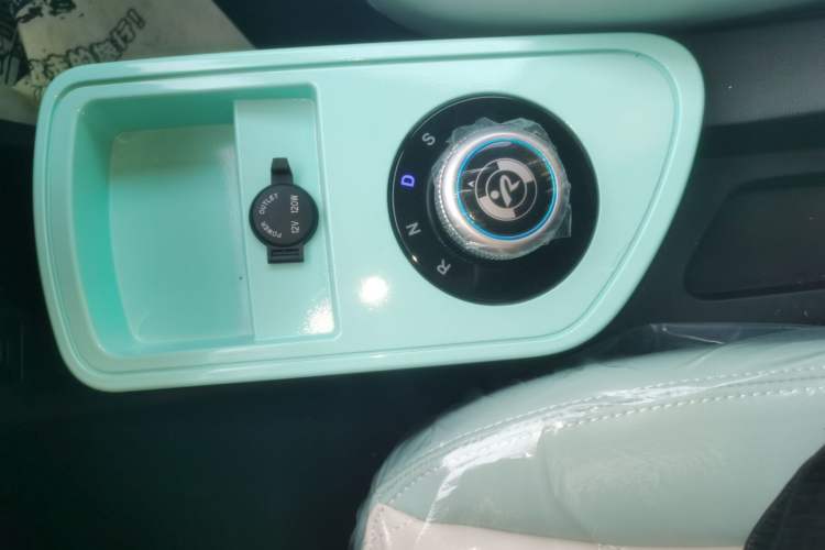 Used Brilliance Xinri i03 2022 Youth Edition 31.45 kWh Gear Lever
