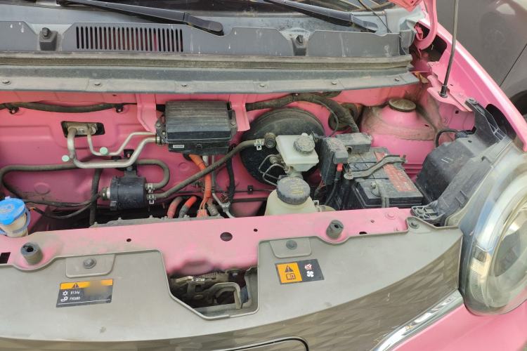 Used Brilliance Xinri i03 2021 318 km 31.45 kWh Engine Bay Left