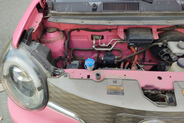 Used Brilliance Xinri i03 2021 318 km 31.45 kWh Engine Bay Right
