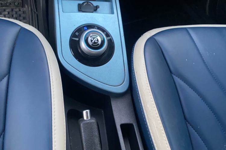 Used Brilliance Xinri i03 2021 410 km 38.54 kWh Gear Lever
